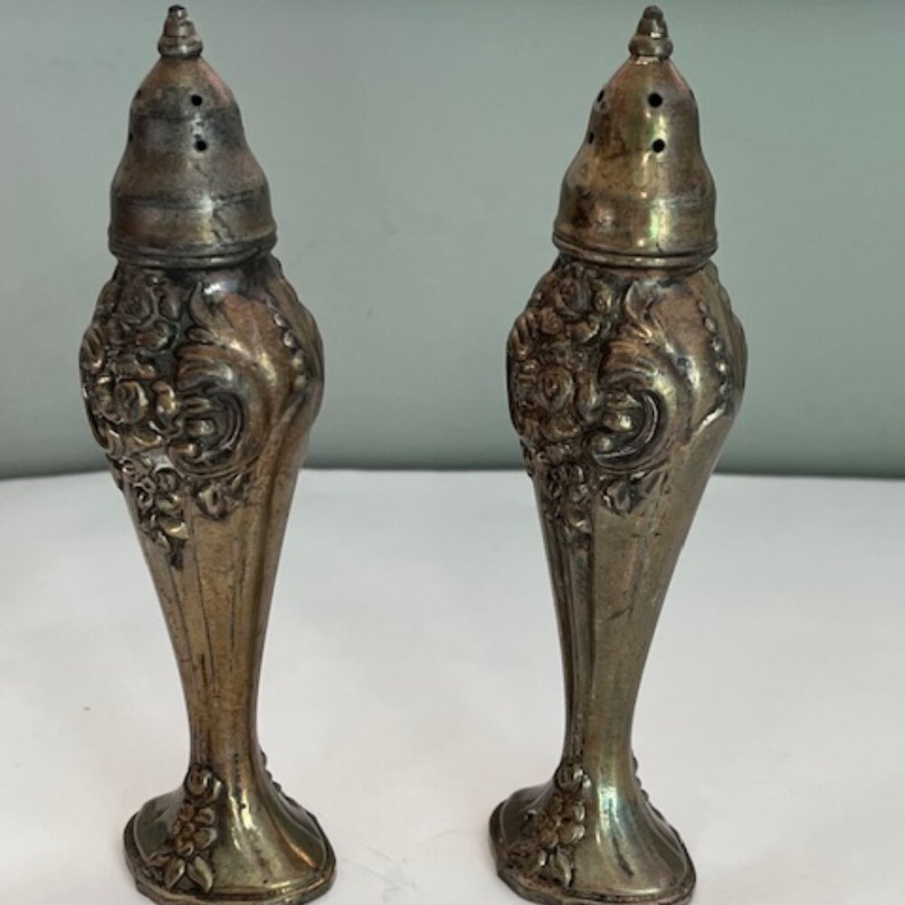 Rogers 1881  Oneida Silver Plate salt & pepper shaker set Vintage 5.5” x 1.5"